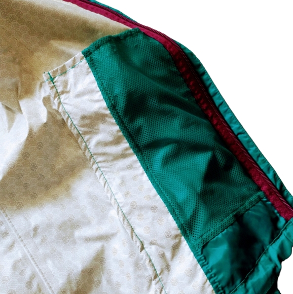 The North Face Women's Rain Jacket. - Picture 15 of 15